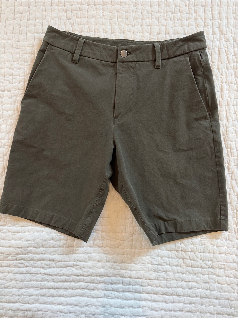Lululemon Commission Short Classic Fit EUC  9” (cotton blend) — dark Brown